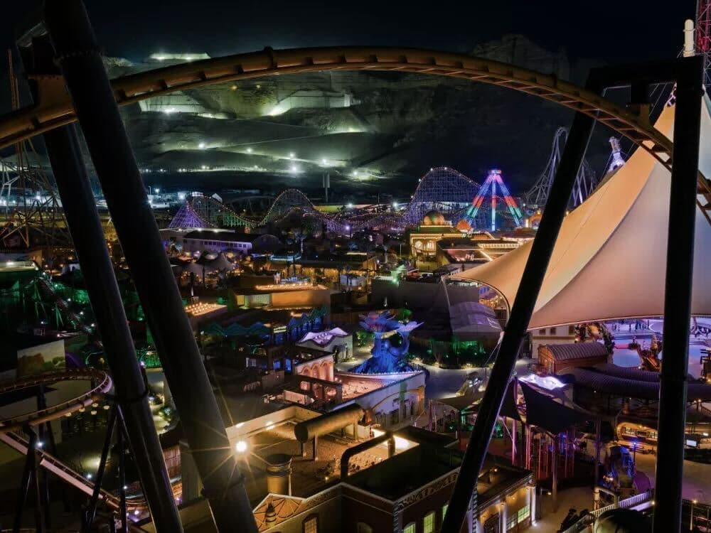 اقامة ليلتان في فندق 5نجوم و تذاكر دخول six flags  لخمس افراد