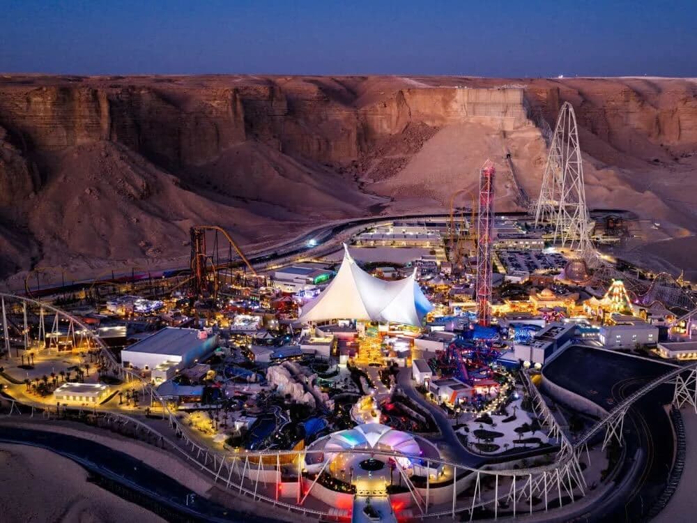 إقامة 3 ليال في فندق 5 نجوم مع تذاكر Six Flags  لثلاث أفراد 
